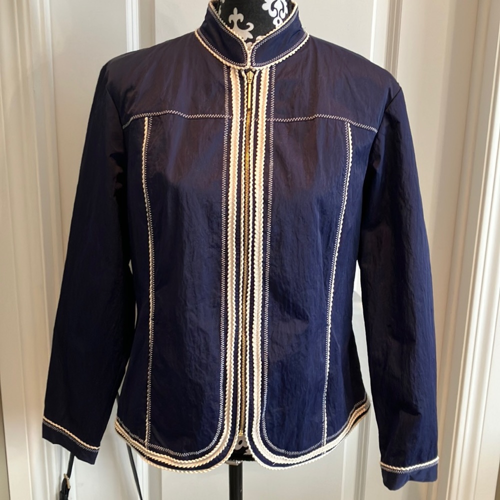 Fabulous Chico’s navy jacket with front zip and gorgeous cream rope detail.